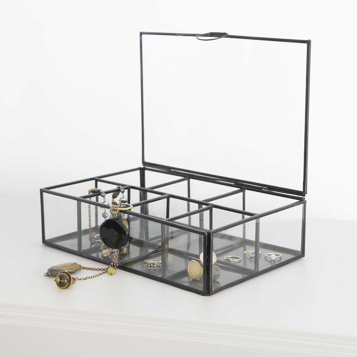 Cadre photo vertical avec chaîne en verre et métal finition noir mat M –  Decoclico