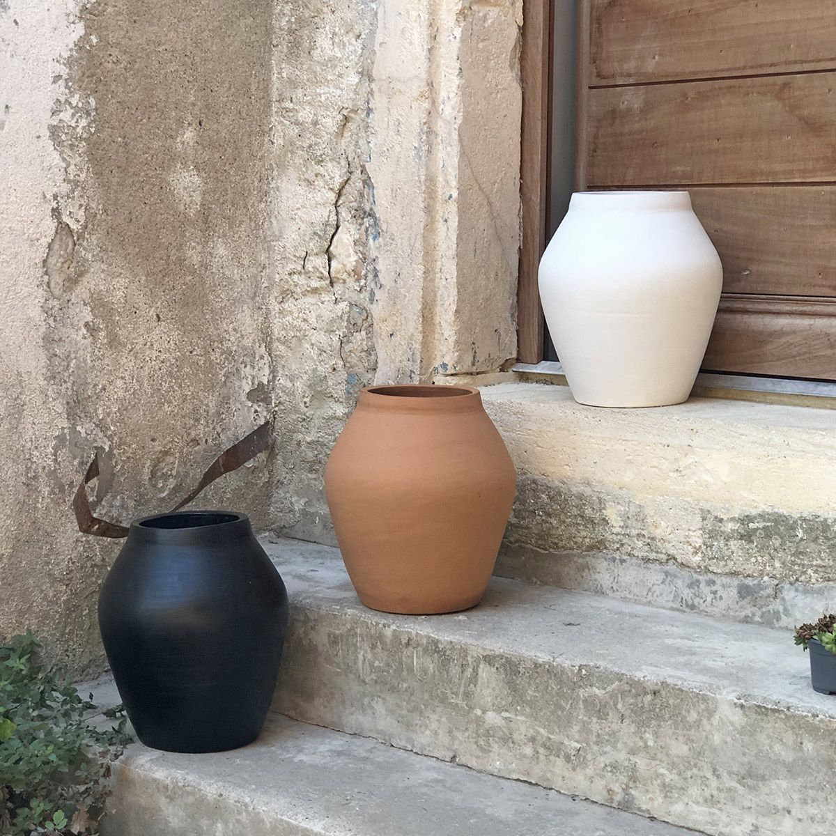Pot de fleur en terre cuite charbon Petra fait main – Decoclico