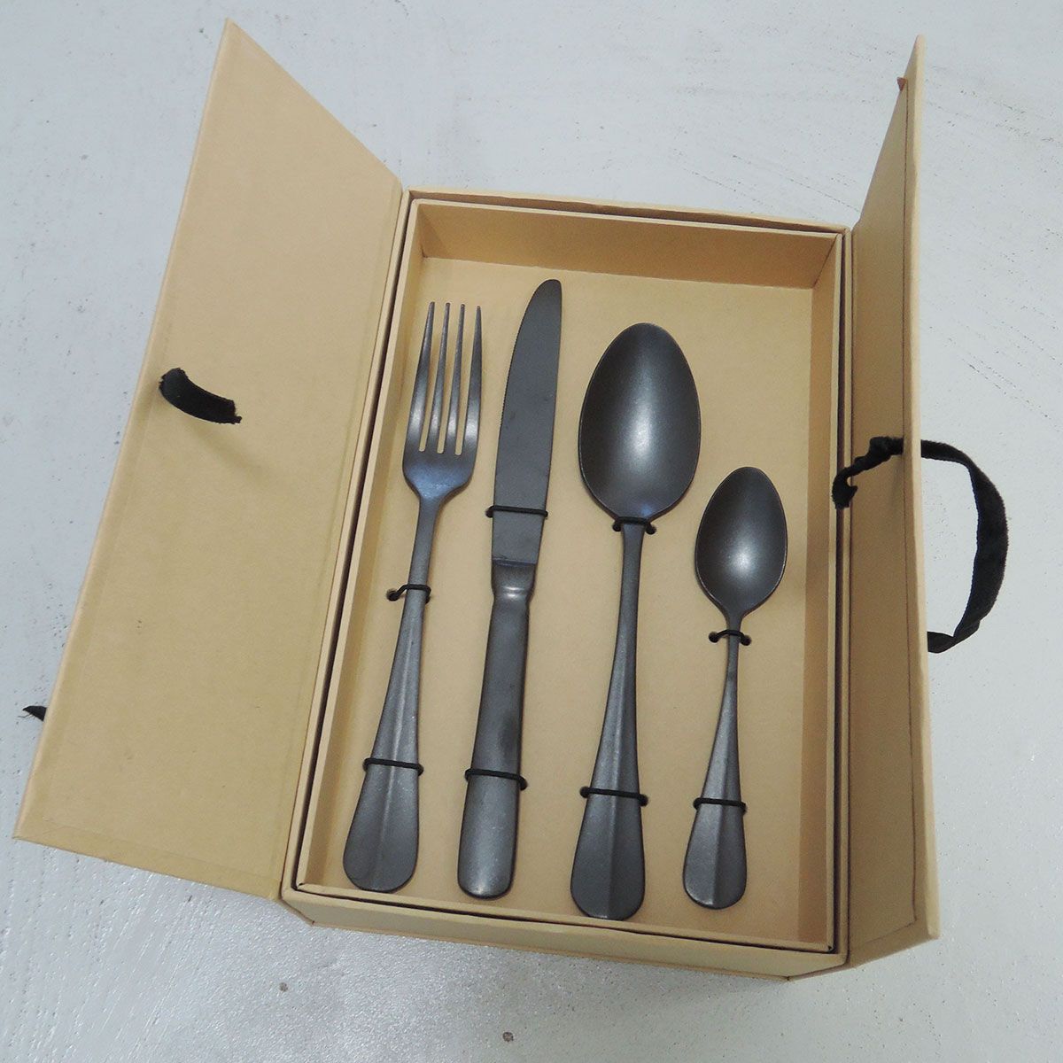 Cutlery set for 16 in brushed black stainless steel