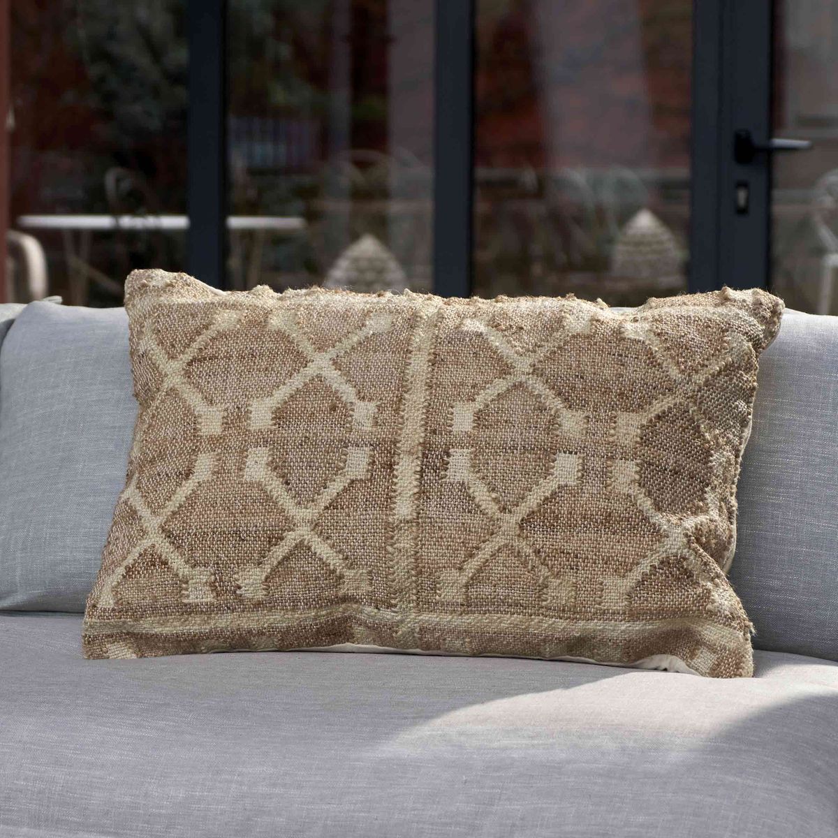 Coussin rectangulaire en jute et coton tressés beige à motifs kilim bl –  Decoclico