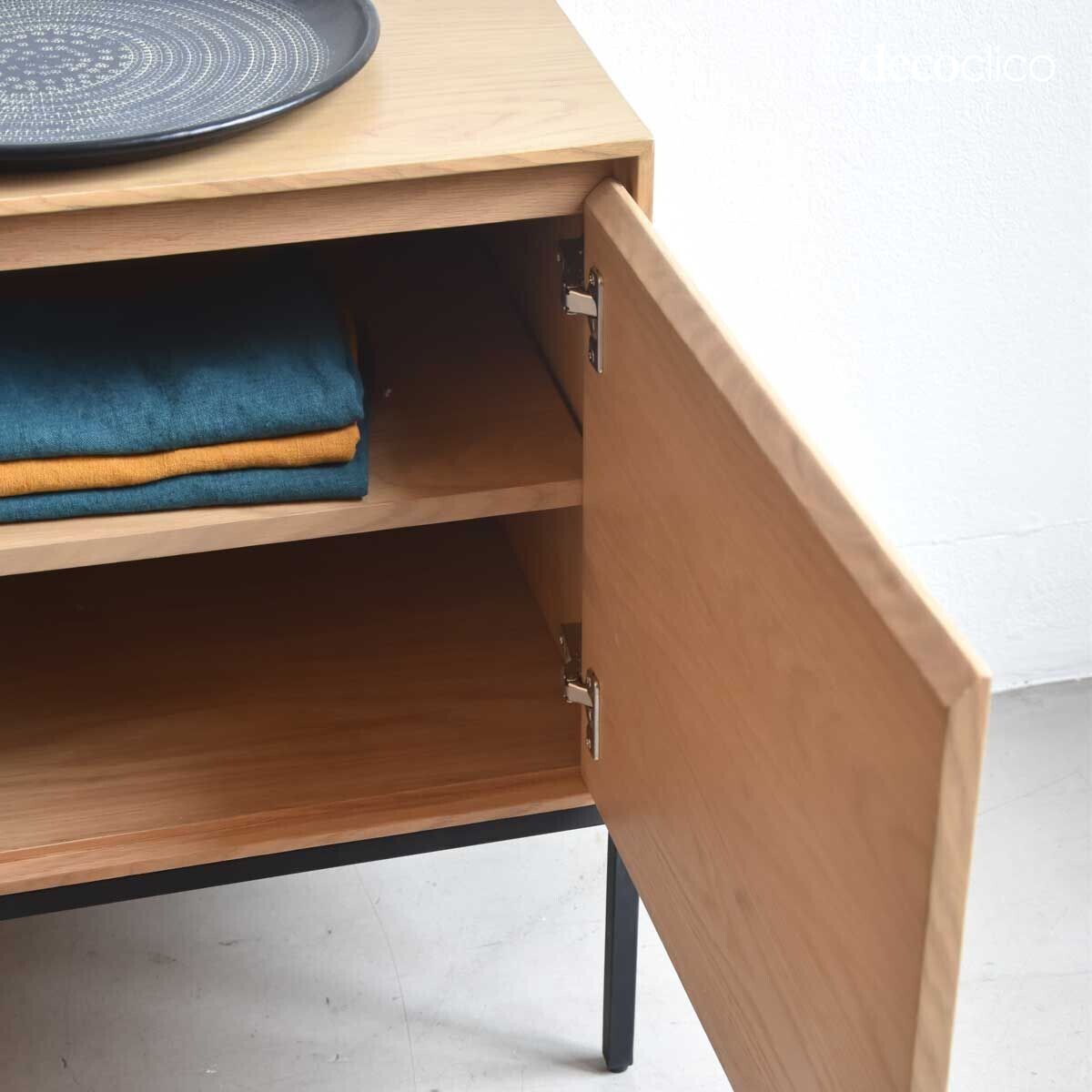 2-deurs dressoir, eikenfineer, matzwarte metalen poten Soho