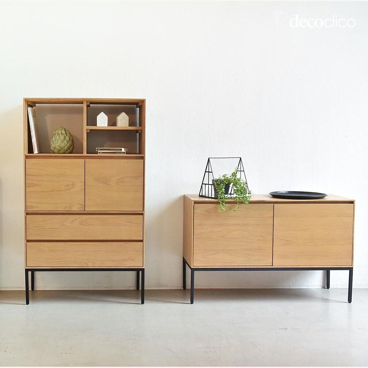 2-deurs dressoir, eikenfineer, matzwarte metalen poten Soho