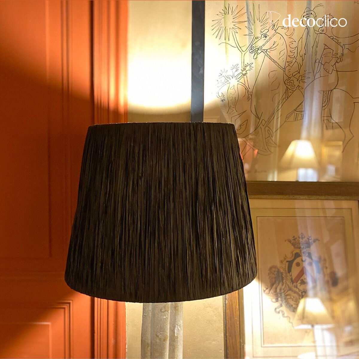 Abat-jour en raphia naturel teinté noir mat