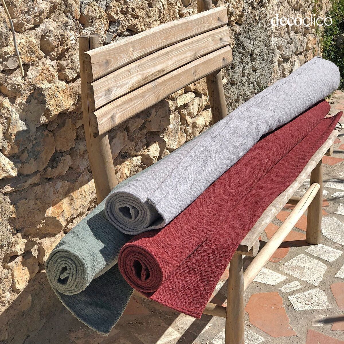 Alfombra rectangular de fibras recicladas tejida a mano verde celadón para interior y exterior 1 Bergen