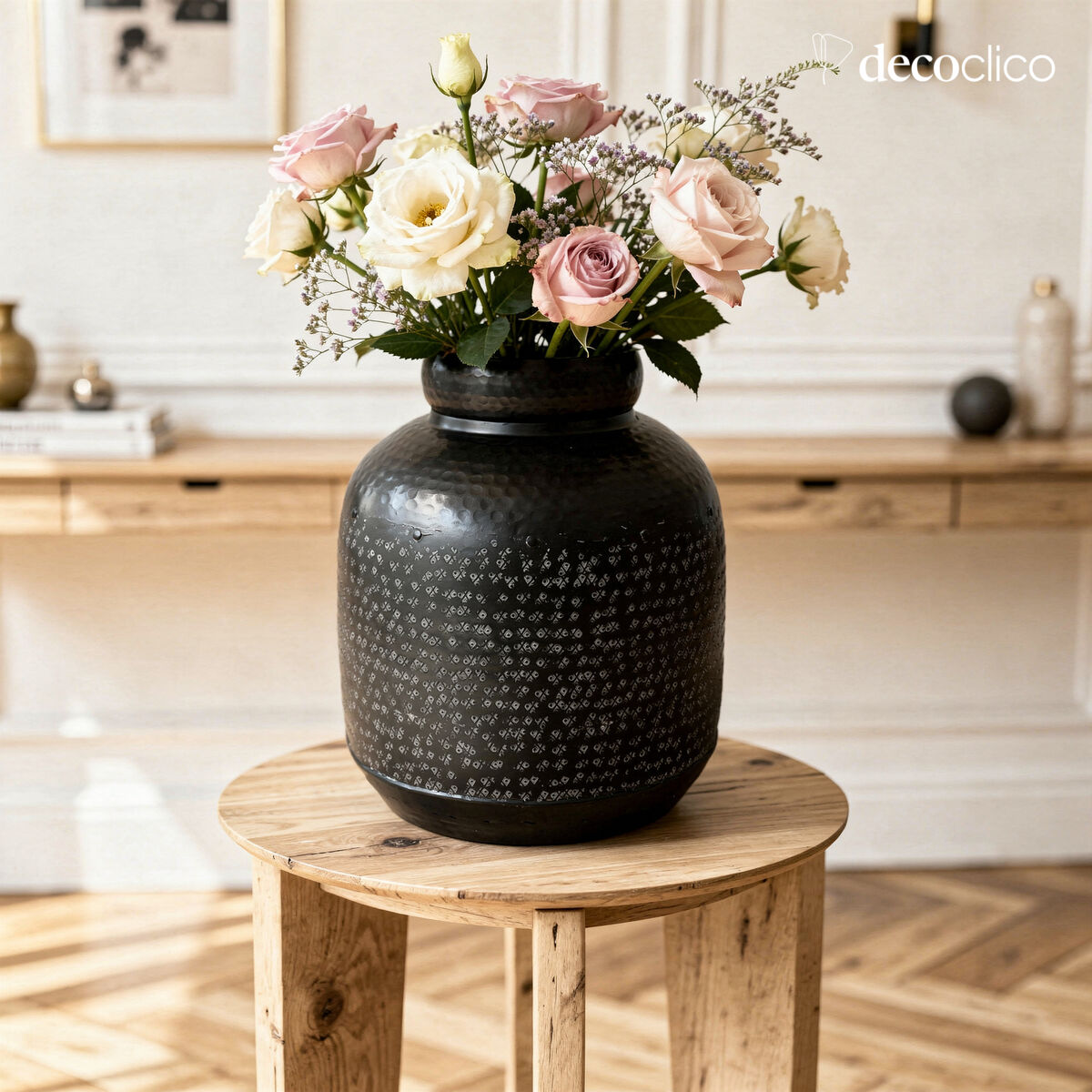 Aluminiumflasche, schwarz matt, gravierte Motive, H 32 cm  Jaya