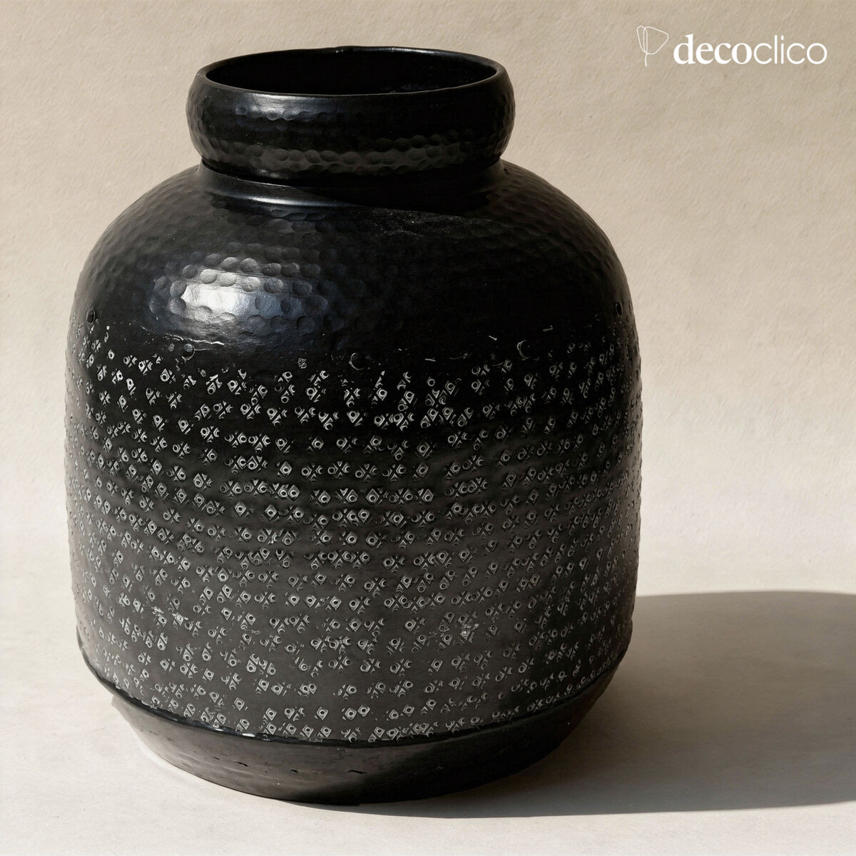 Aluminiumflasche, schwarz matt, gravierte Motive, H 32 cm  Jaya