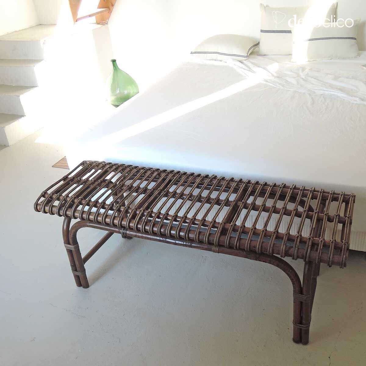 Banc bout de lit en rotin naturel tressé