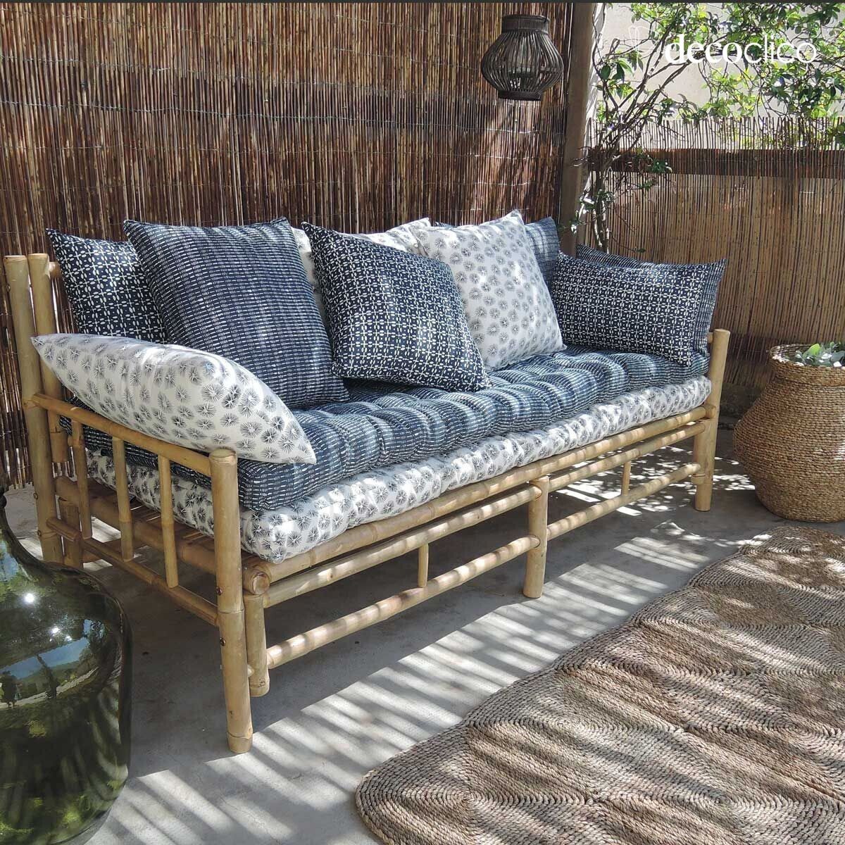 Banquette de jardin en bambou naturel avec coussin écru en coton canvas Taman