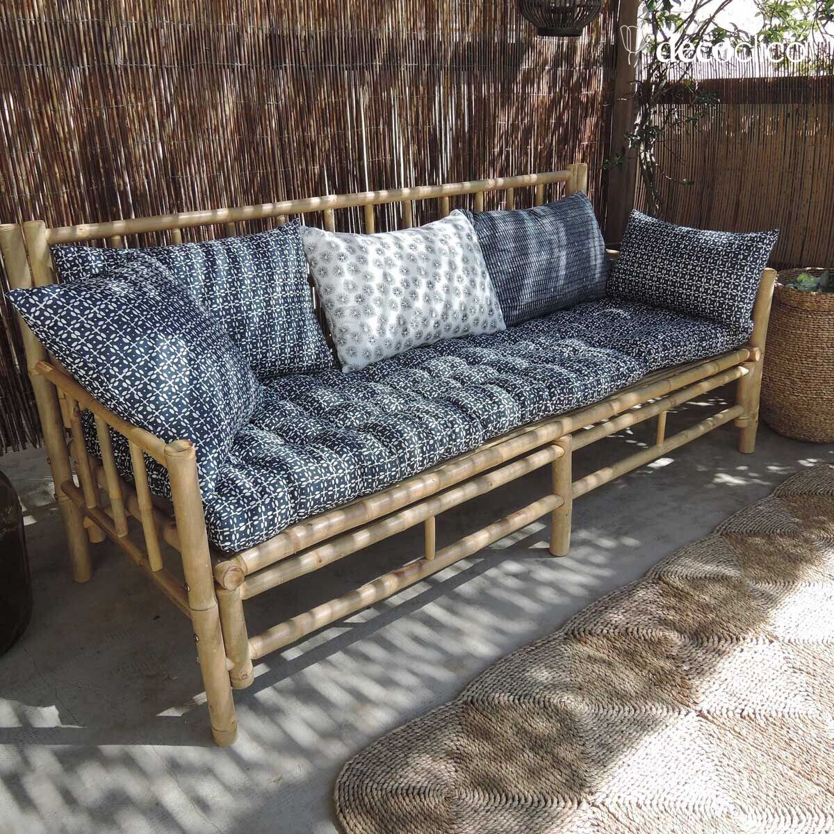 Banquette de jardin en bambou naturel avec coussin écru en coton canvas Taman