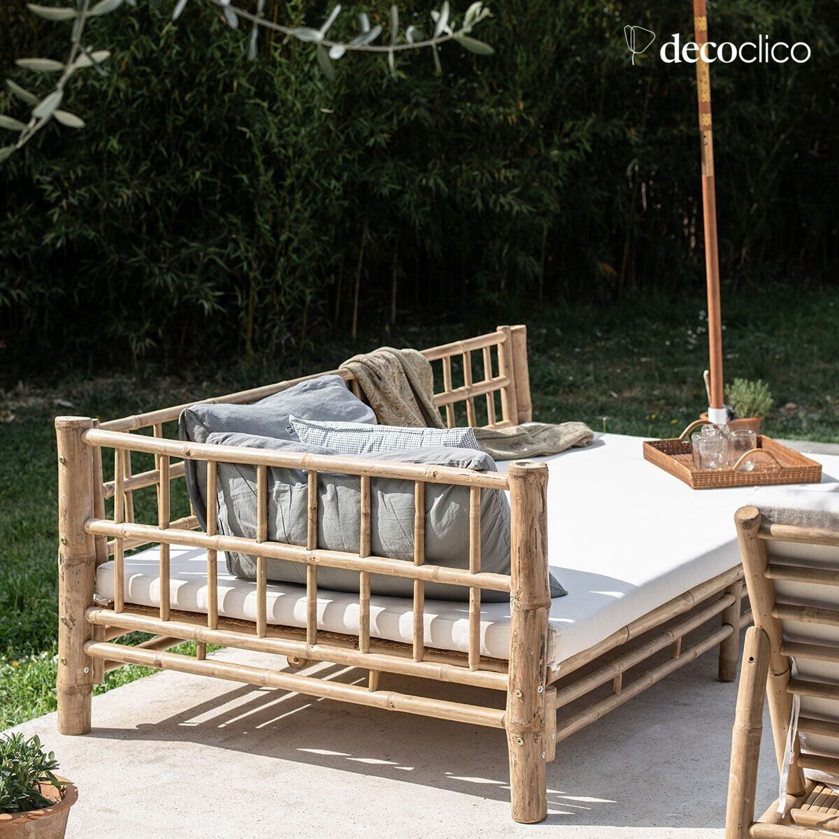 Banquette méridienne de jardin en bambou naturel avec coussin écru, Côté droit Taman