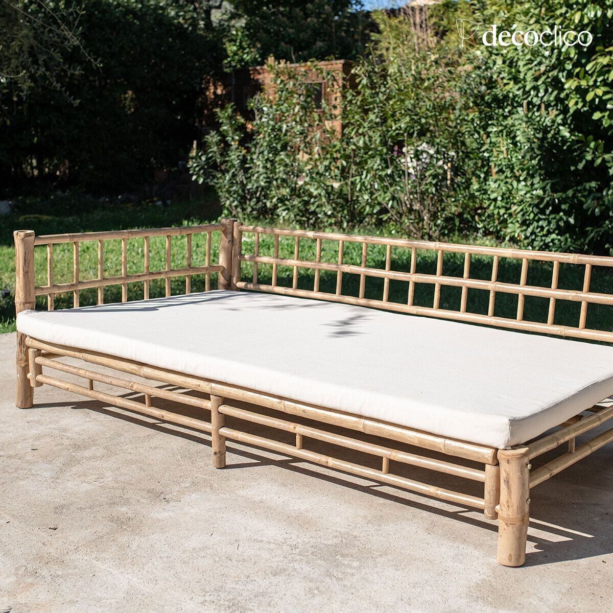 Banquette méridienne de jardin en bambou naturel avec coussin écru, Côté droit Taman
