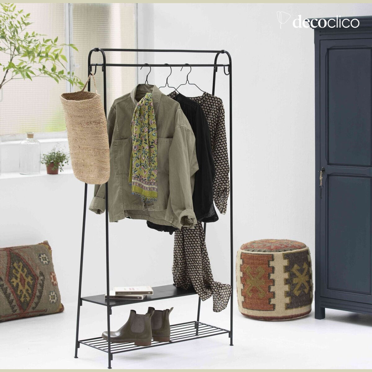 Black metal stand with 1 shelf Douglas