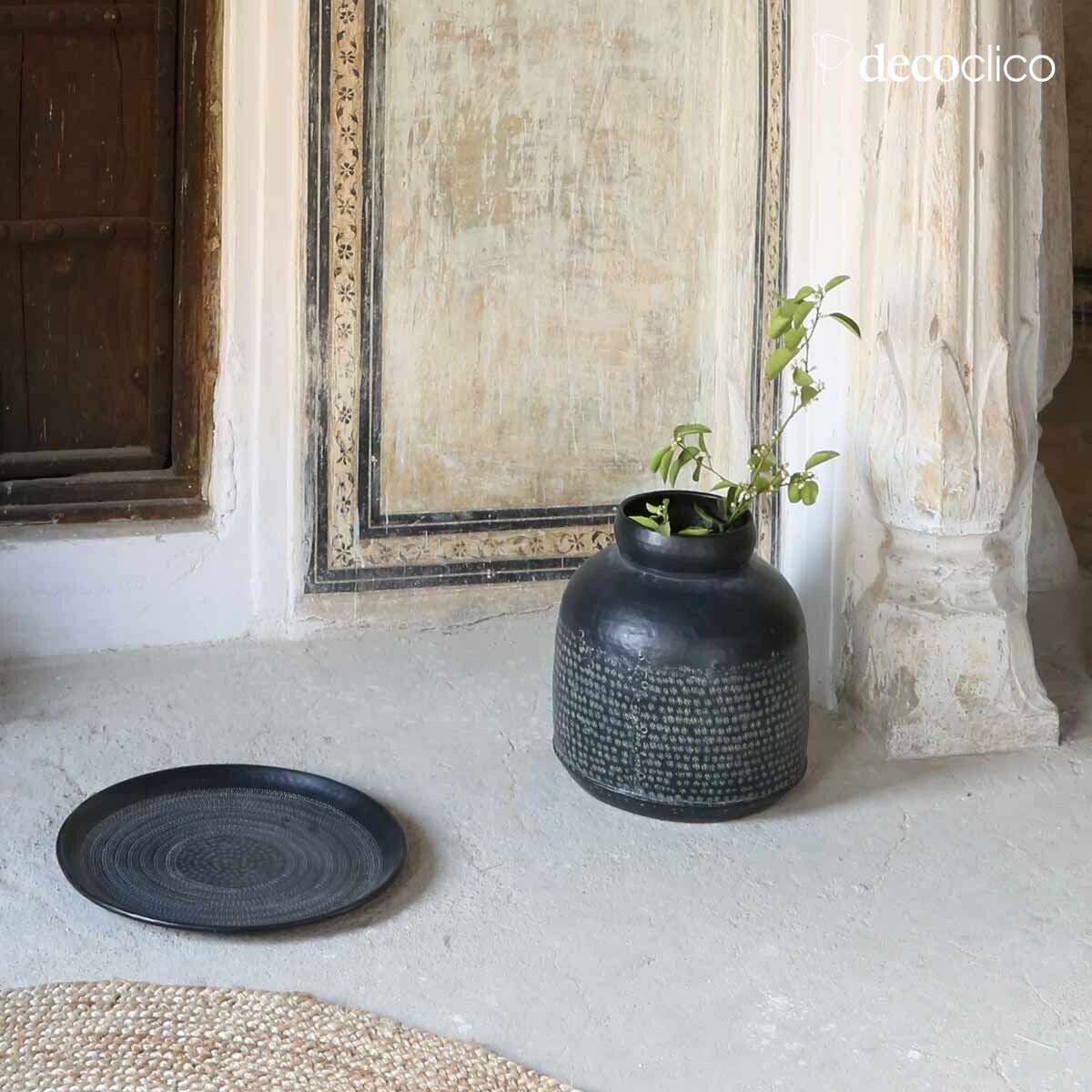 Bonbonne en aluminium noire mate motifs gravés H32 cm  Jaya