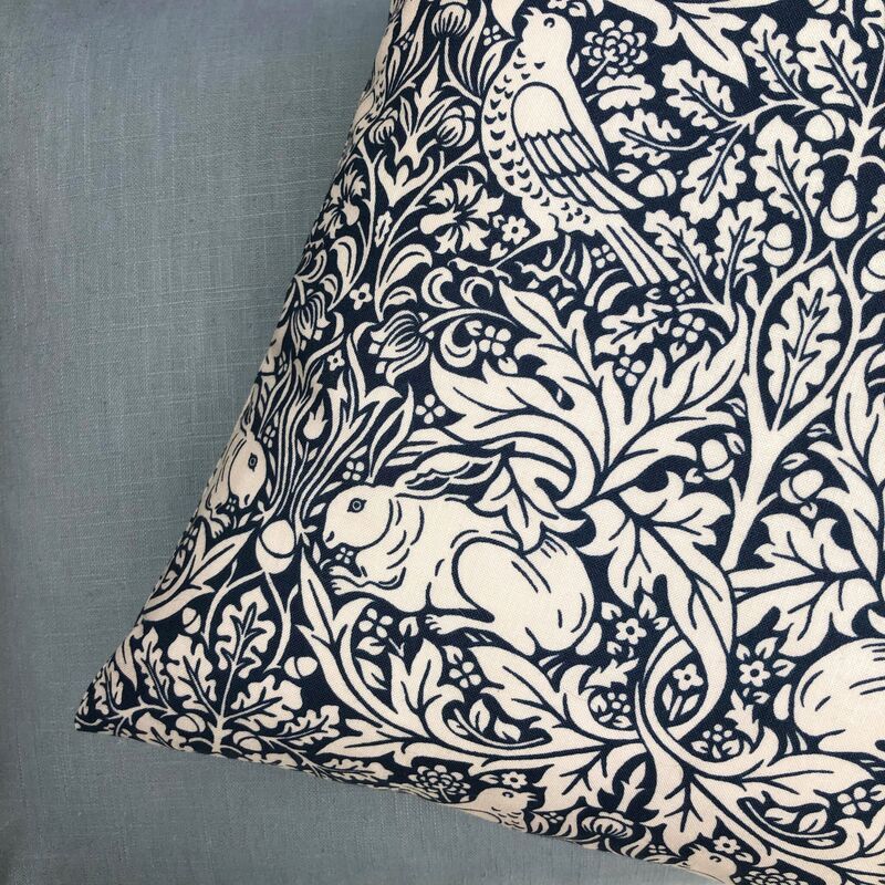 Blauw kussen 50x33 Brer Rabbit