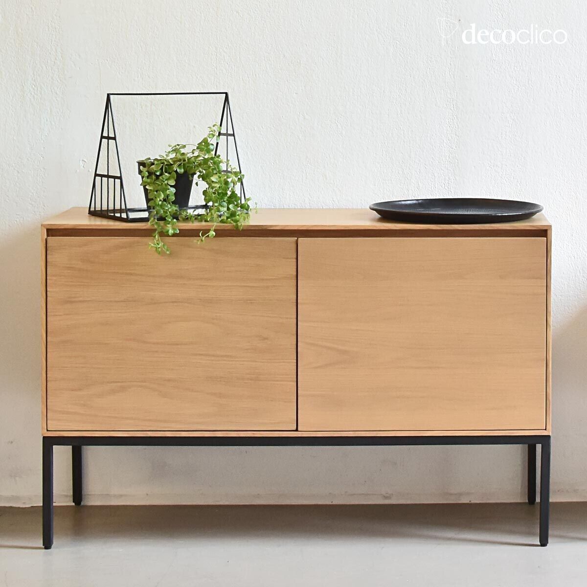 Buffet chapado en roble con patas de metal negro mate 2 puertas Soho