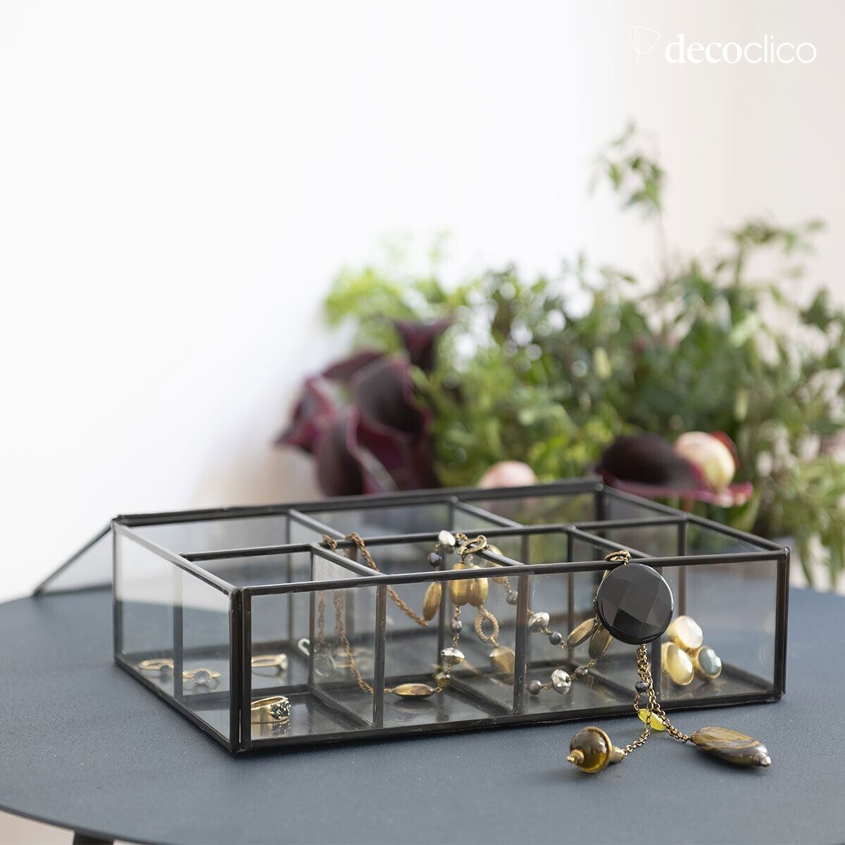 Caja de joyas de 8 compartimentos de vidrio y metal con acabado negro mate Mira