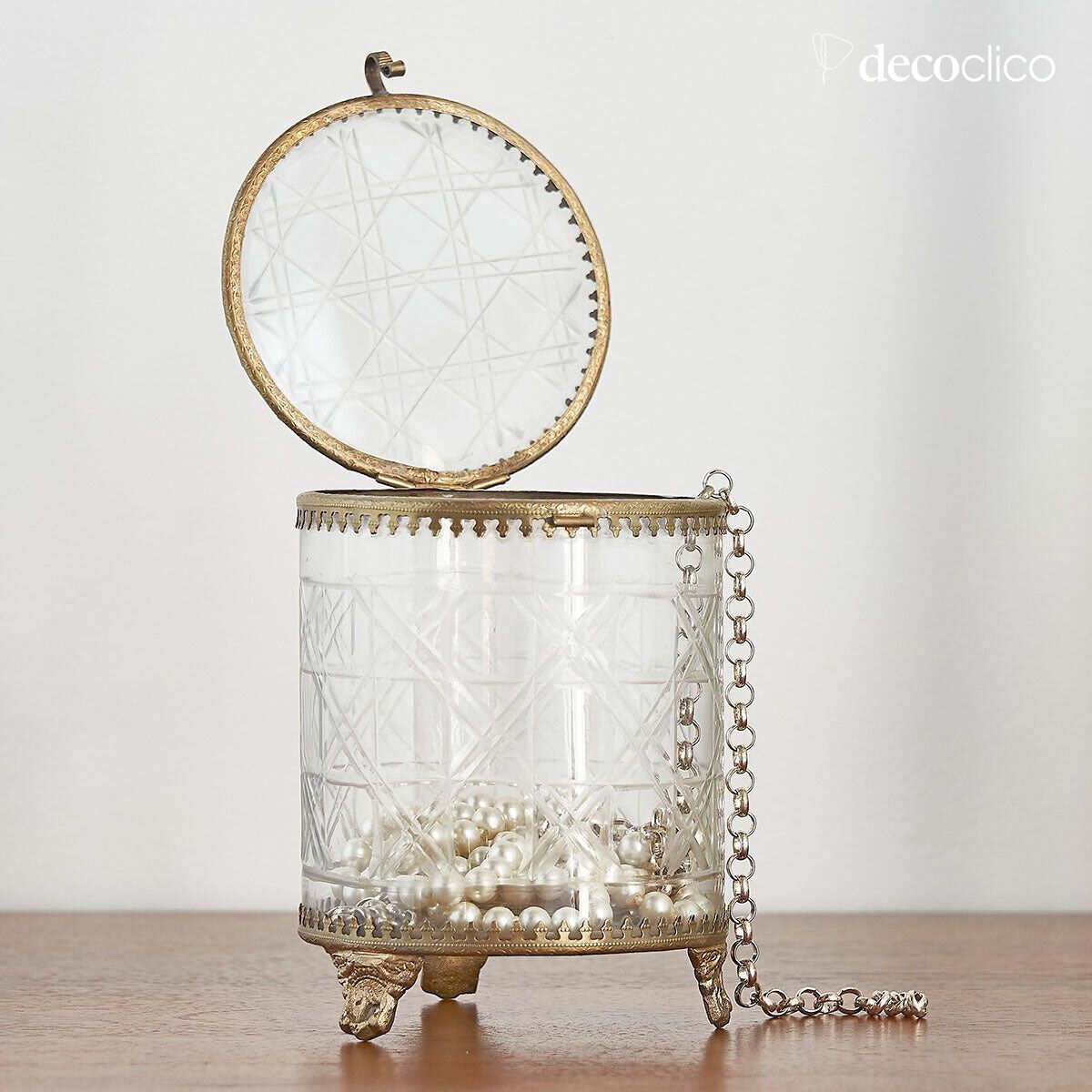 Caja de joyas redonda de metal dorado mate y cristal grabado