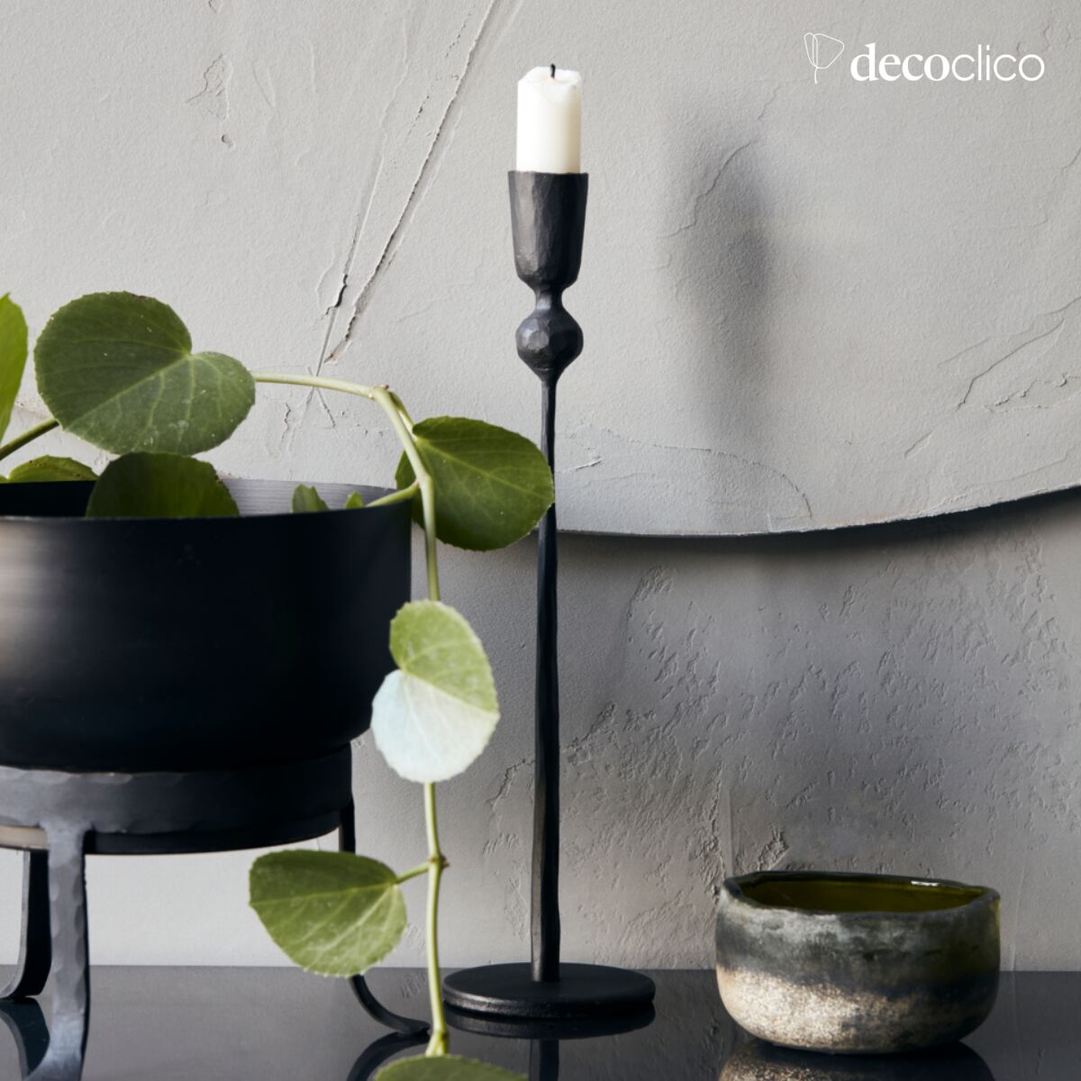 Candelabro de metal negro hecho a mano Trivo