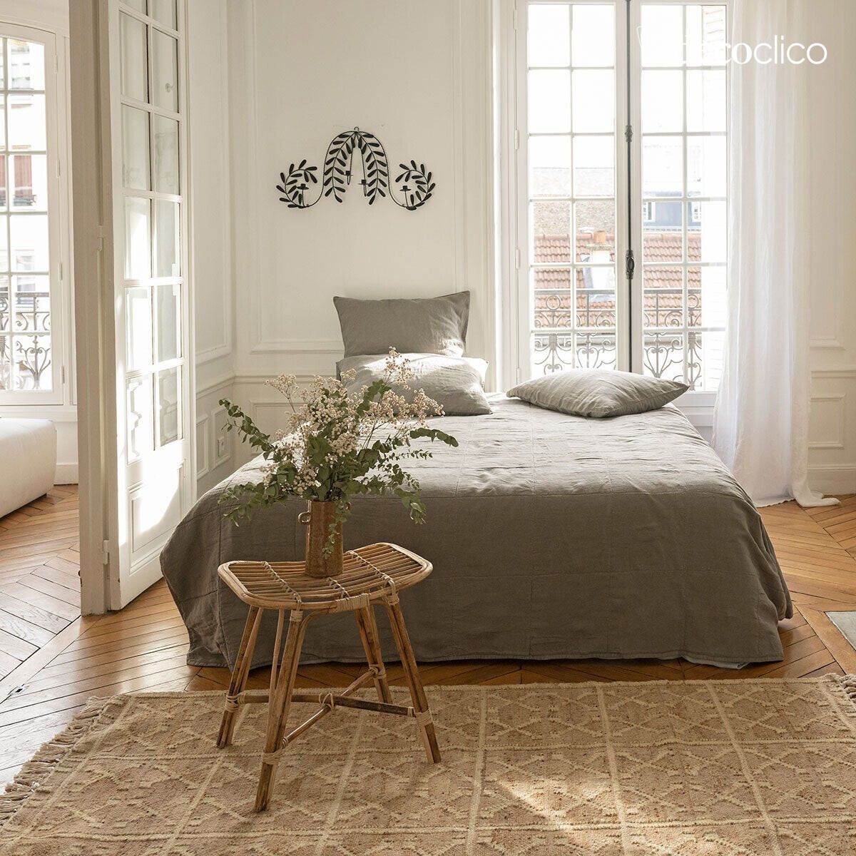 Candlestick holder with 4 receptacles in matte black finish metal