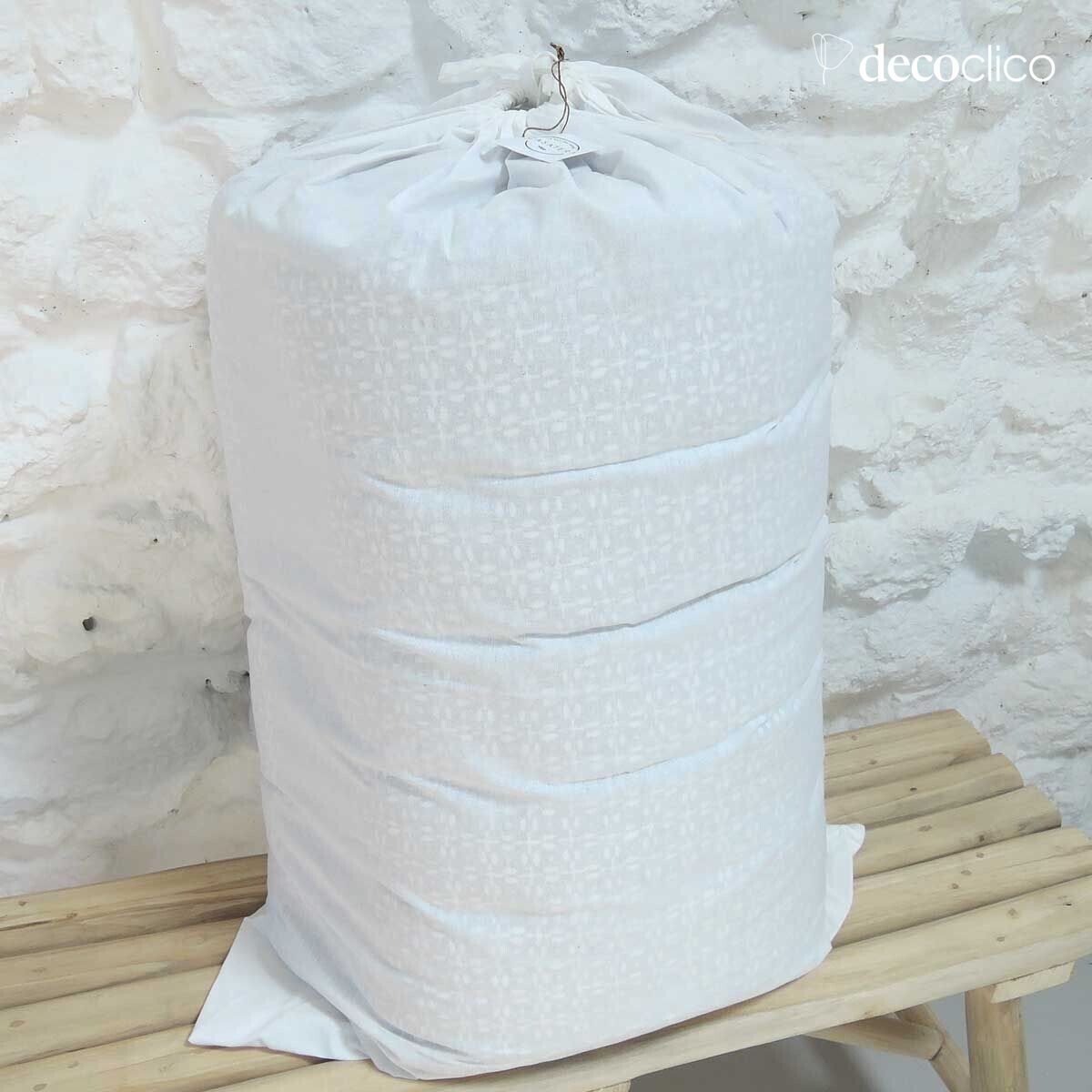 Colchoneta de algodón estampado block print blanco sobre fondo azul de Prusia Croix