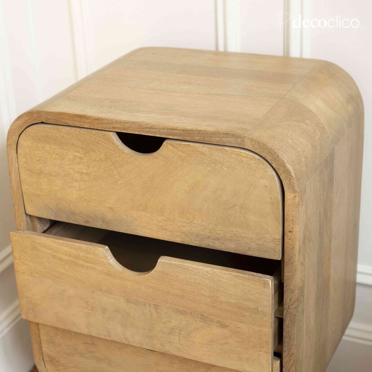 Comodino in mango tinto 3 cassetti Hanko