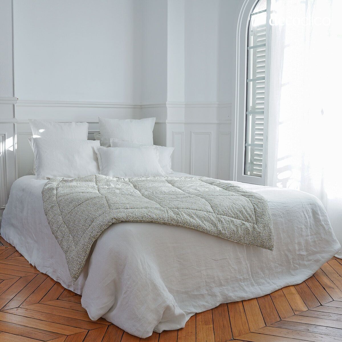 Cotton quilt with white and floral print, 140 x 150 cm Romy