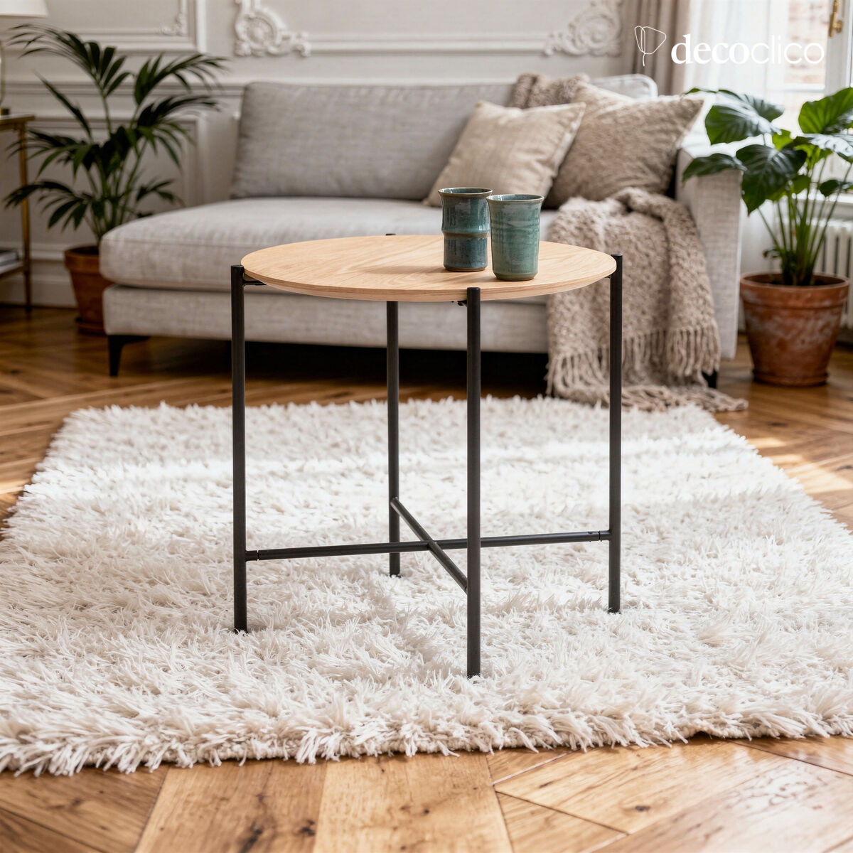 Couchtisch mit Eichenholzfurnier und Beinen aus mattschwarzem Metall Lykke