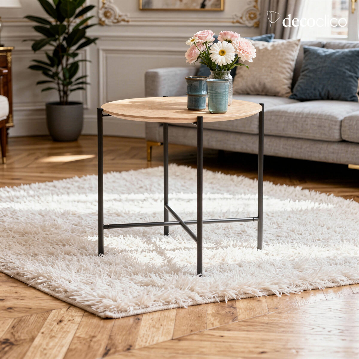 Couchtisch mit Eichenholzfurnier und Beinen aus mattschwarzem Metall Lykke