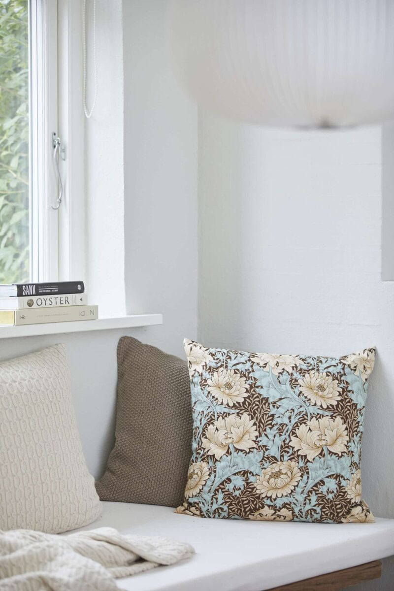 Coussin en tissu chocolat 50x50 Chrysanthemum