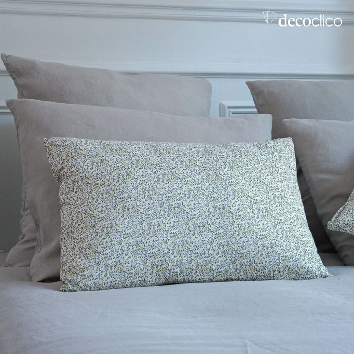 Coussin rectangulaire en coton imprimé motif blanc et fleuri 40x60 cm Romy