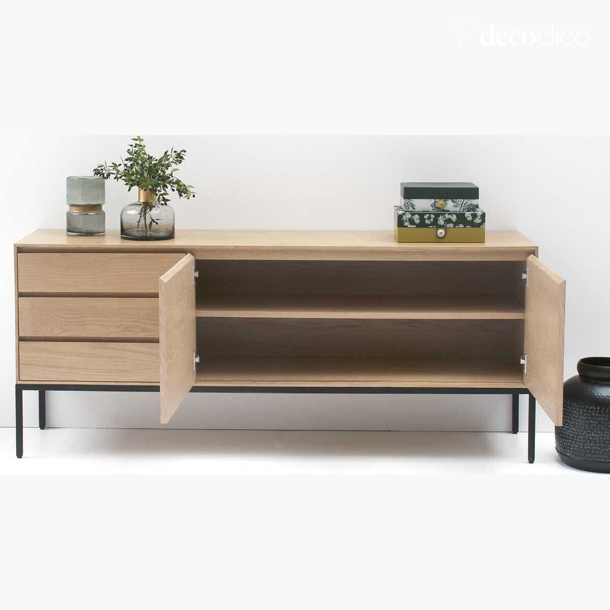 Credenza in rovere impiallacciato con piedini in metallo nero opaco, 2 ante e 3 cassetti Soho