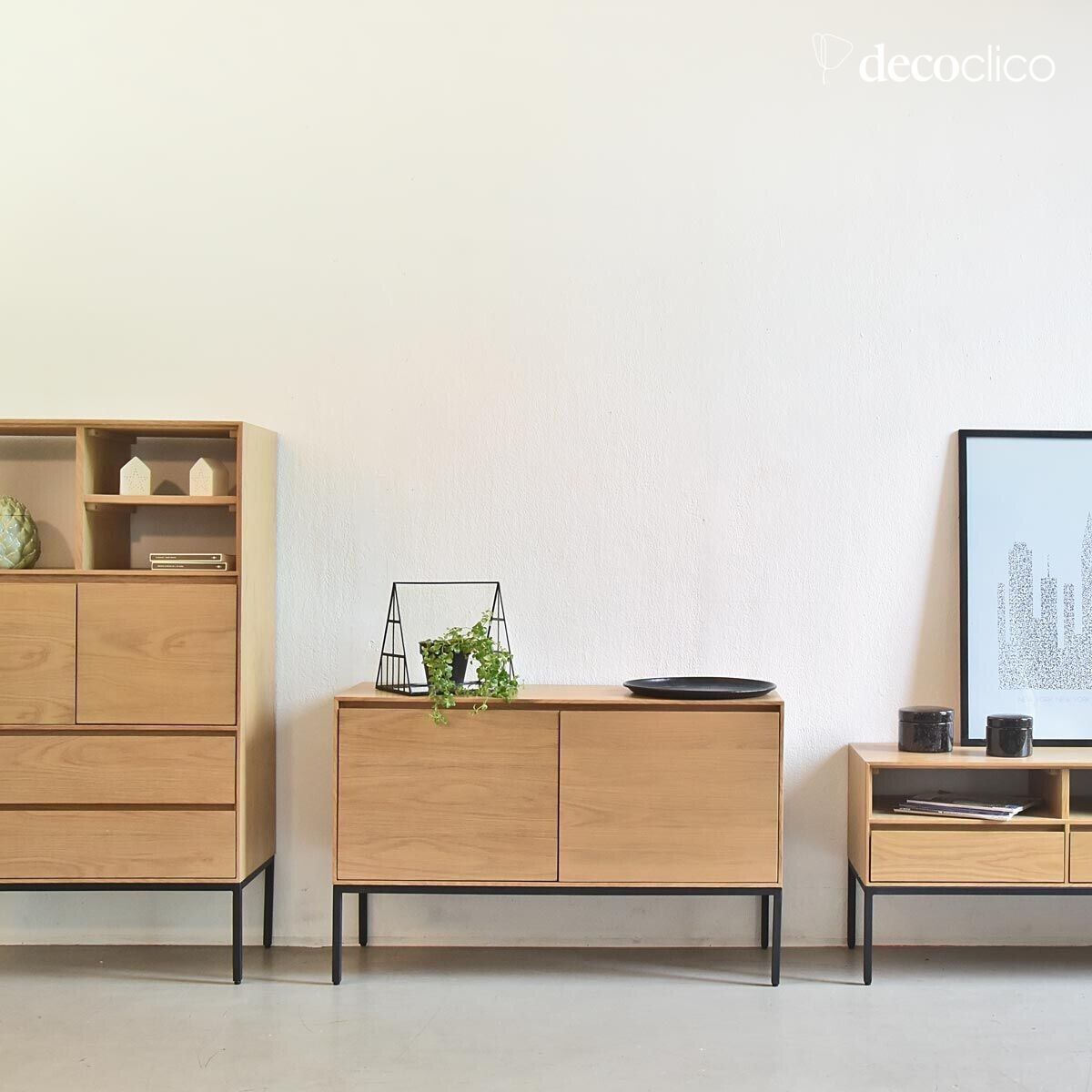 Credenza in rovere impiallacciato con piedini in metallo nero opaco a 2 ante Soho