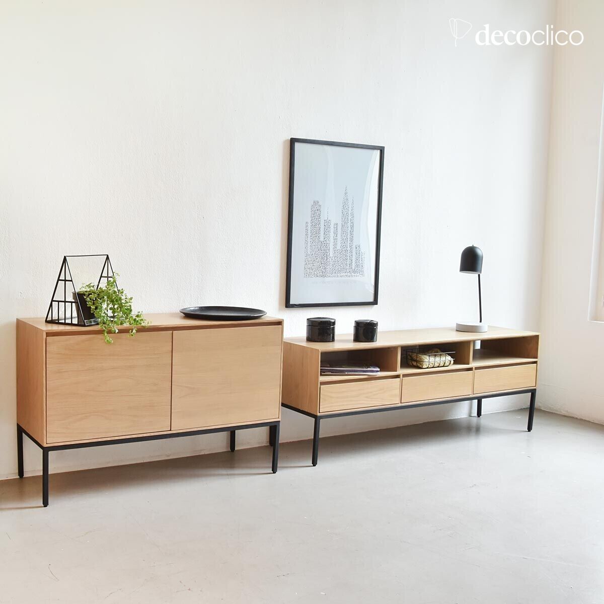 Credenza in rovere impiallacciato con piedini in metallo nero opaco a 2 ante Soho