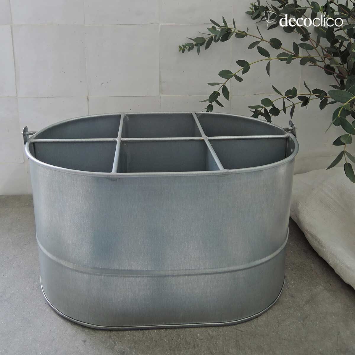 Cubiertos de metal con asa de madera y acabado en zinc 6 compartimentos