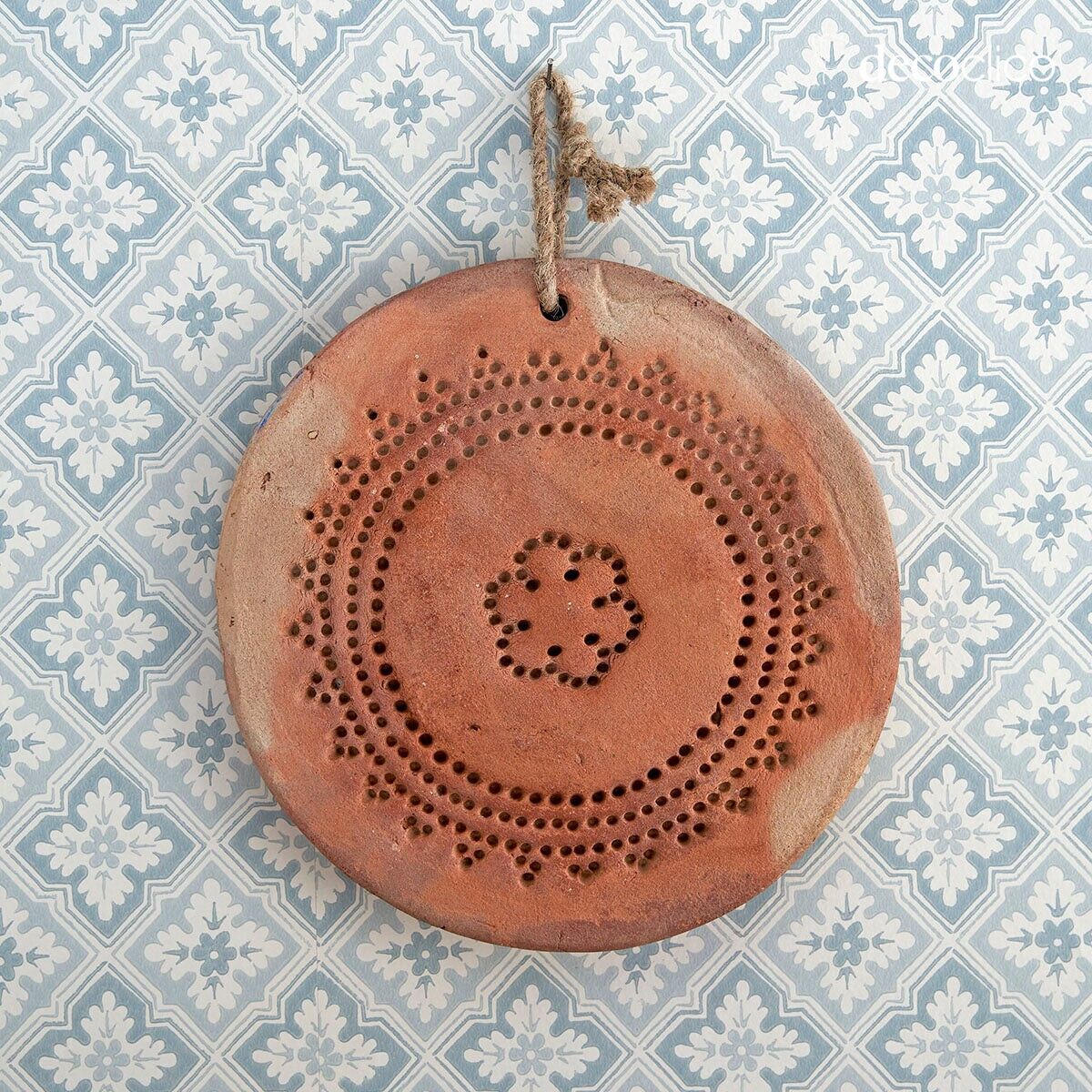 Décoration murale ronde en terre cuite
