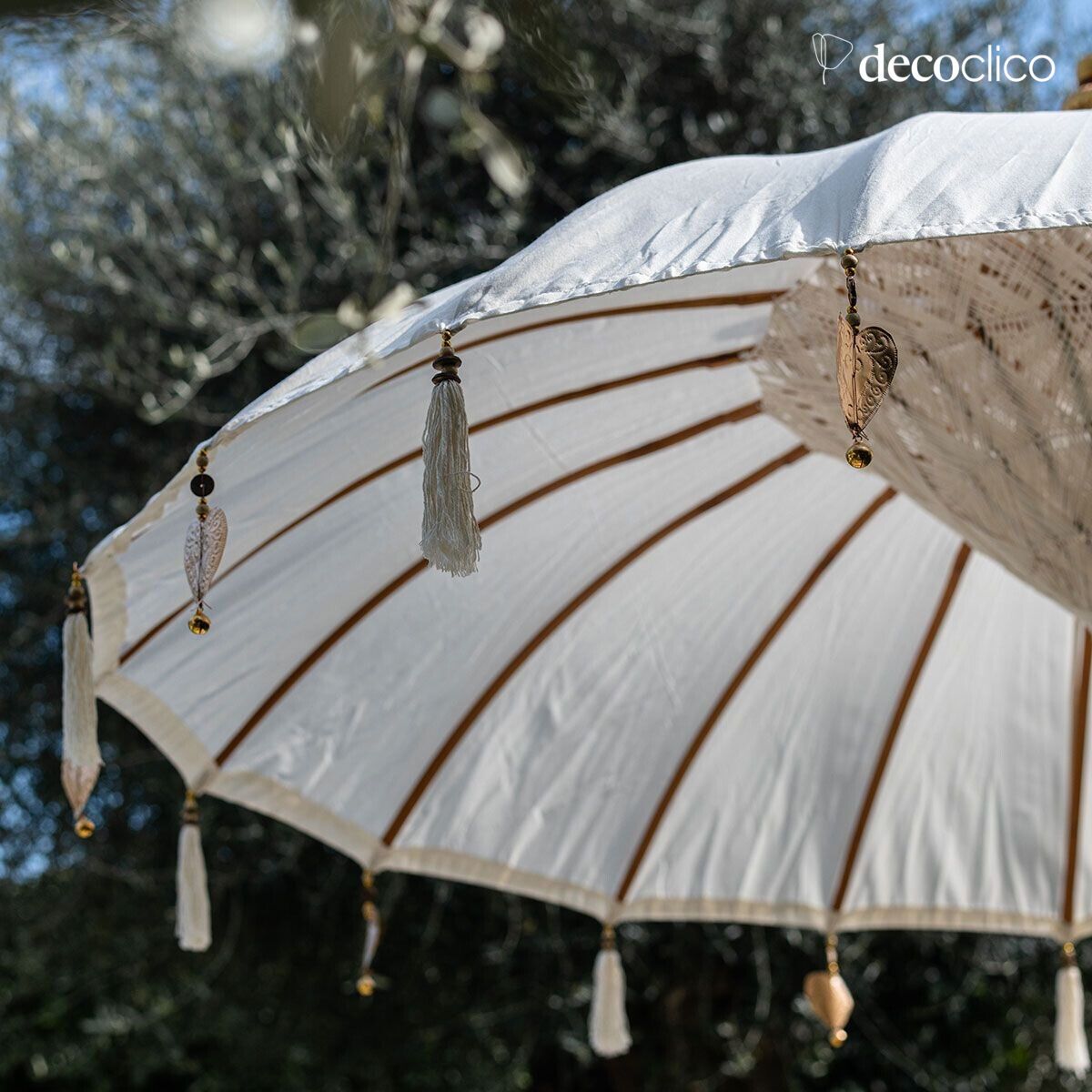 Decorative parasol in wood and fabric