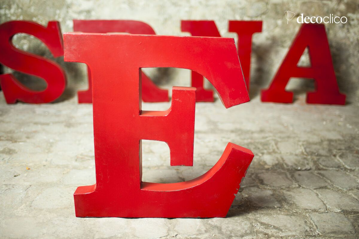 Dekorativer Buchstabe E Art