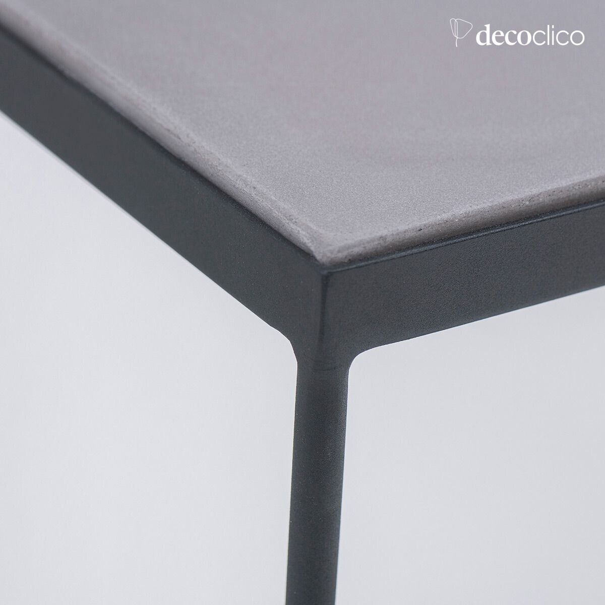 Double-shelf console in polished concrete with matt black metal Arne foot Lykke