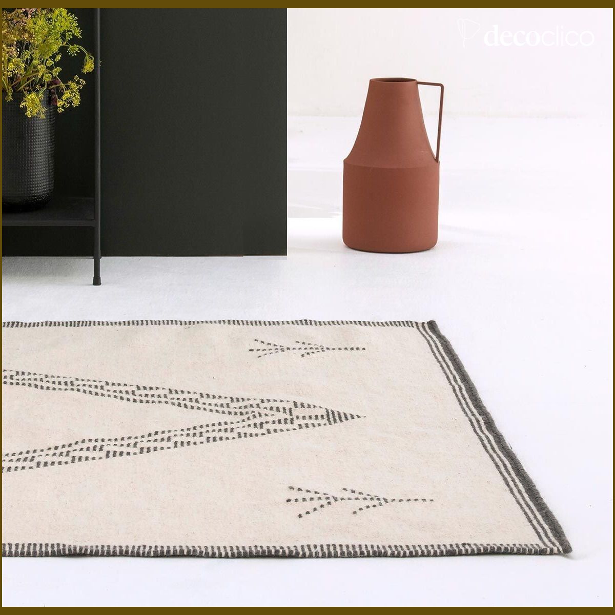 Ecru wool carpet with hand-woven black pattern 140 x 200 cm Bergen