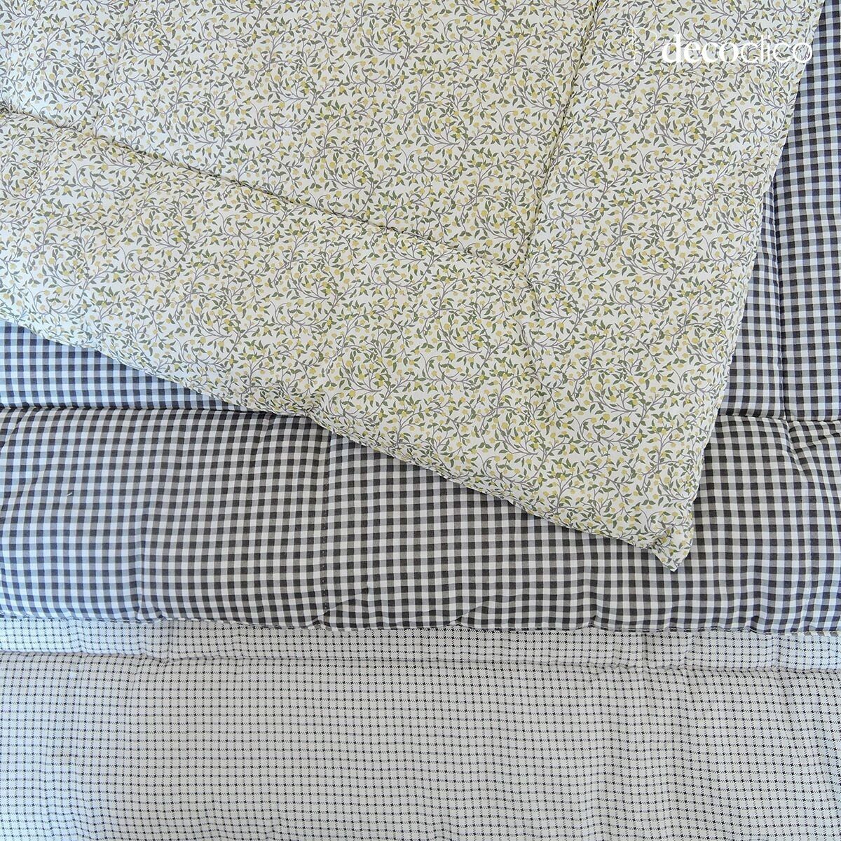Edredón acolchado de algodón estampado con motivos blancos y florales 140 x 150 cm Romy