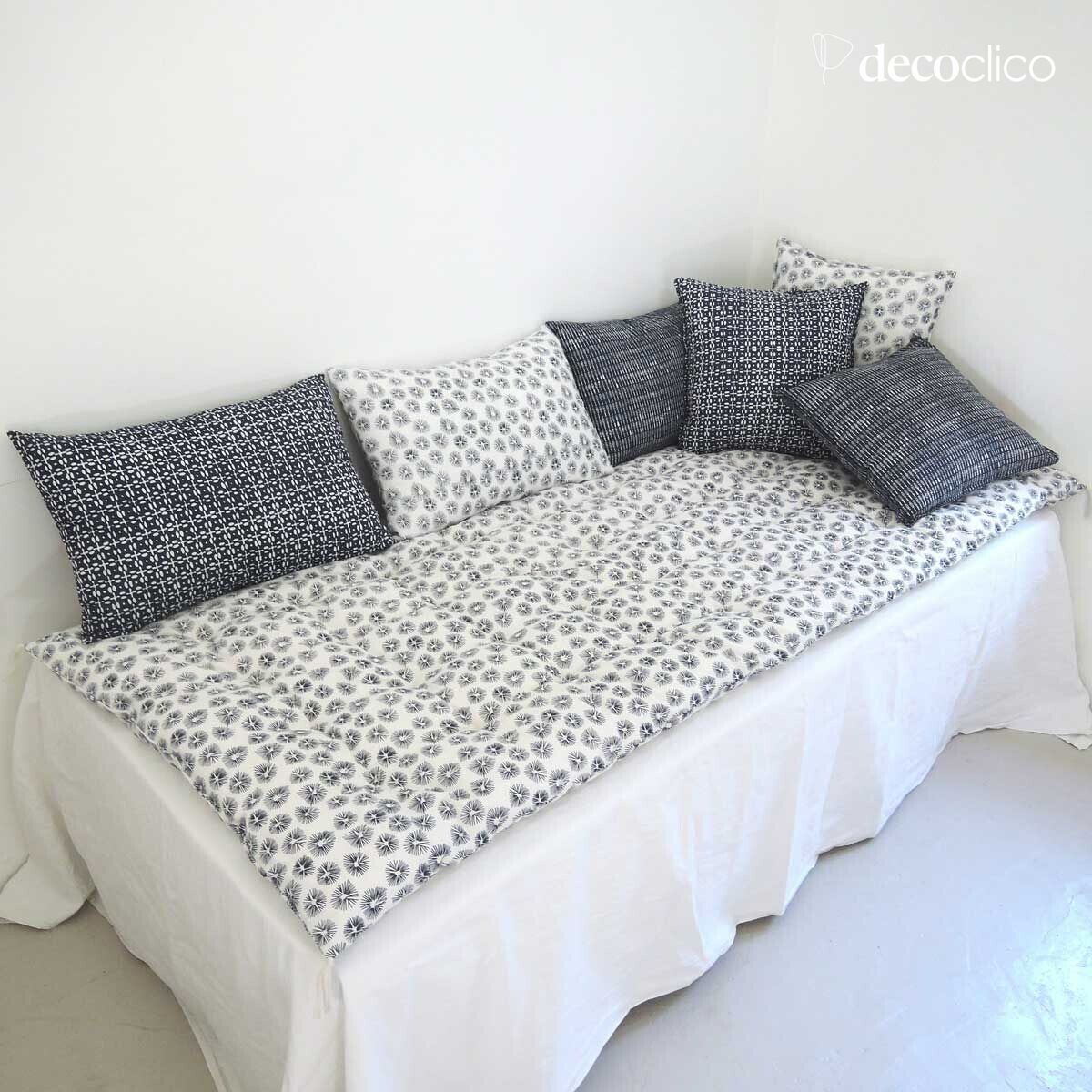 Edredon sur-matelas en coton imprimé block print bleu de prusse sur fond blanc F