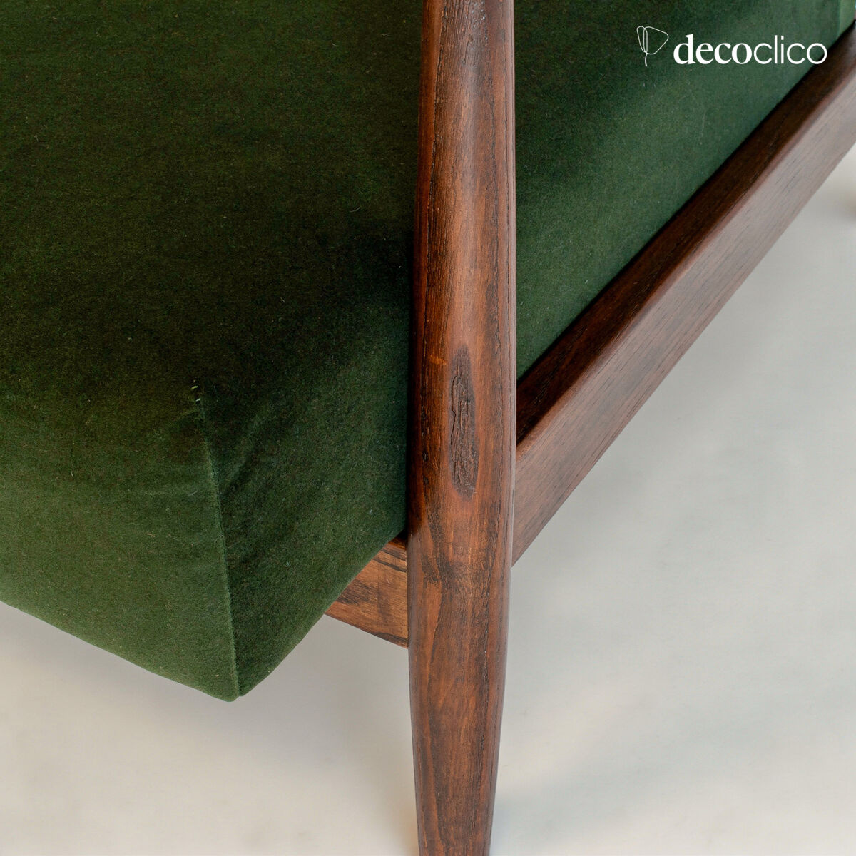 Fauteuil en frêne et velours vert