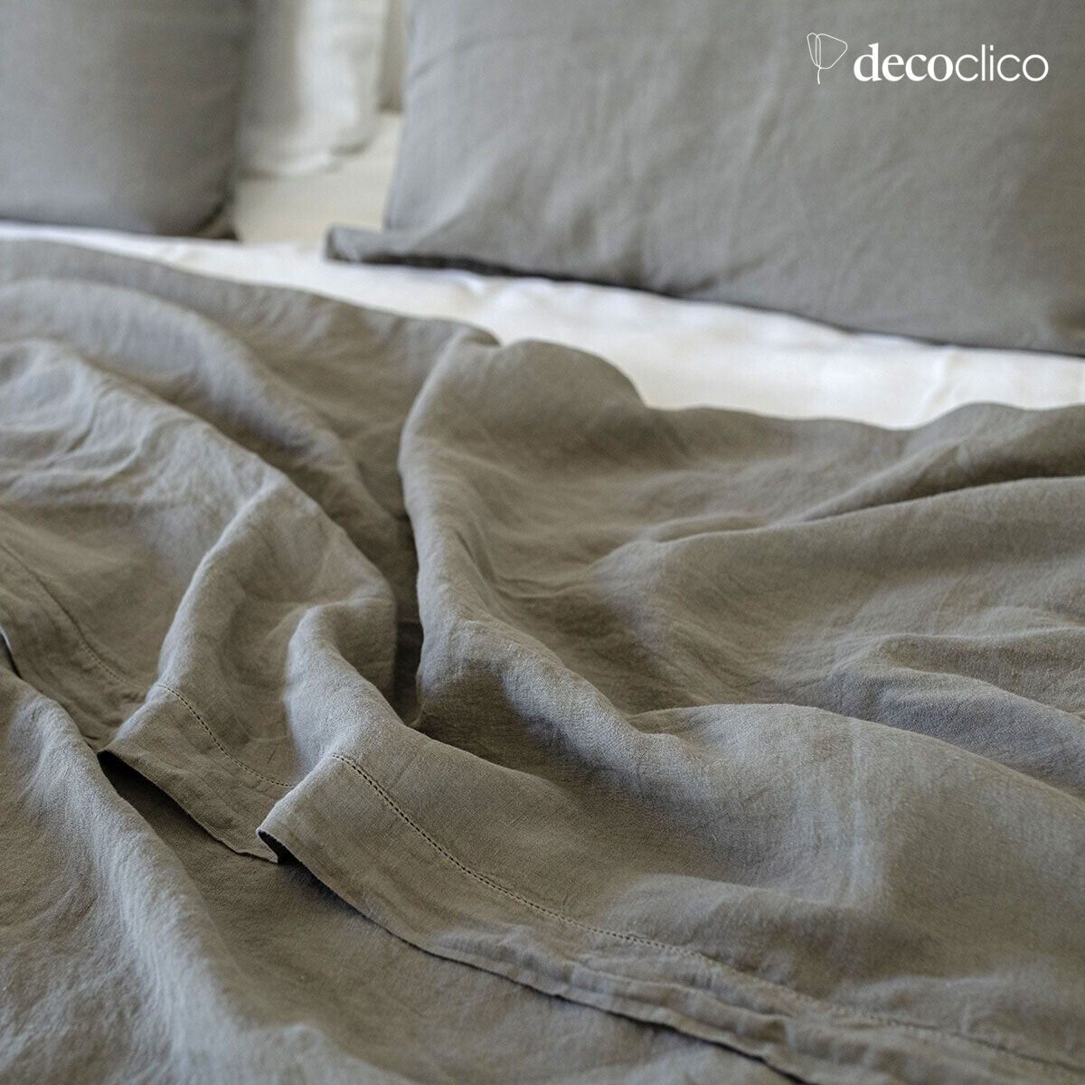 Flat linen sheet, washed in a gray-green color with an openwork finish - 240x300 cm Oslo