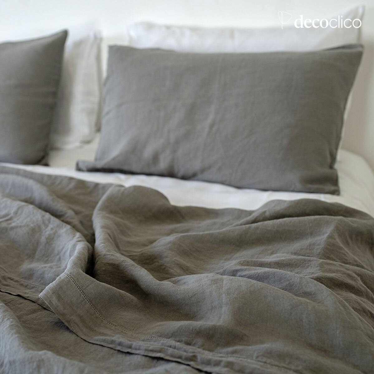 Flat linen sheet, washed in a gray-green color with an openwork finish - 240x300 cm Oslo