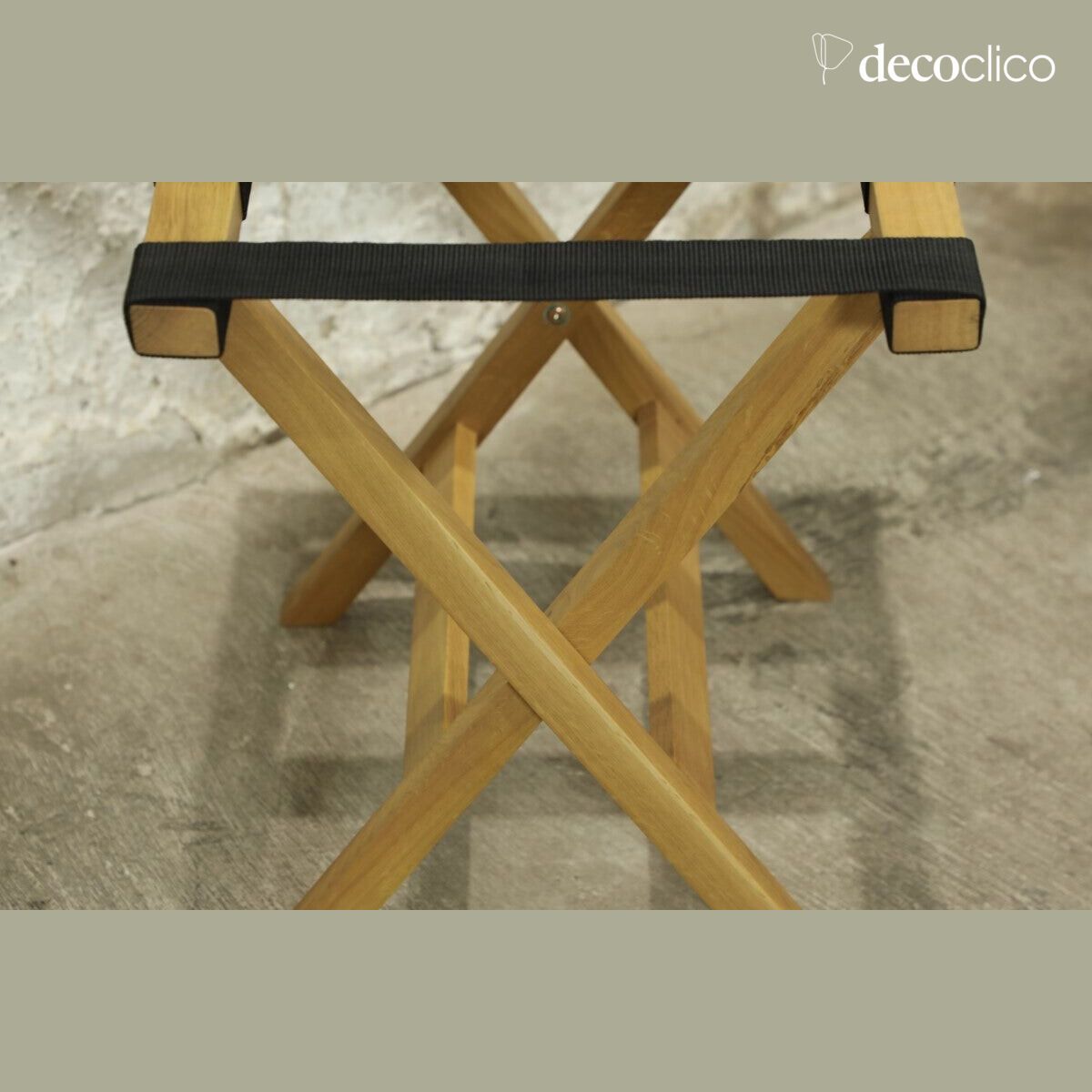 Folding suitcase holder in natural solid oak Harper