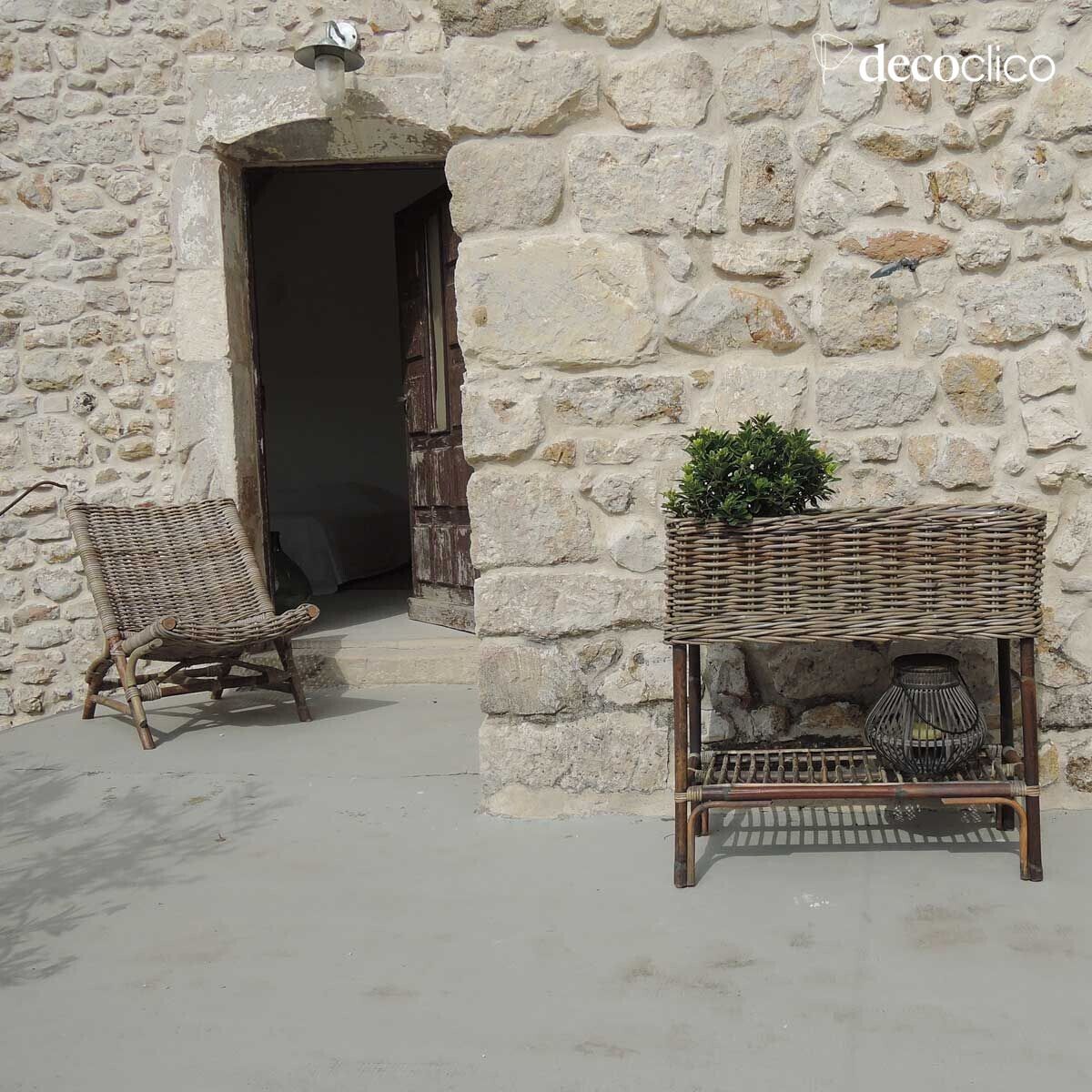 Free-standing planter in woven natural rattan