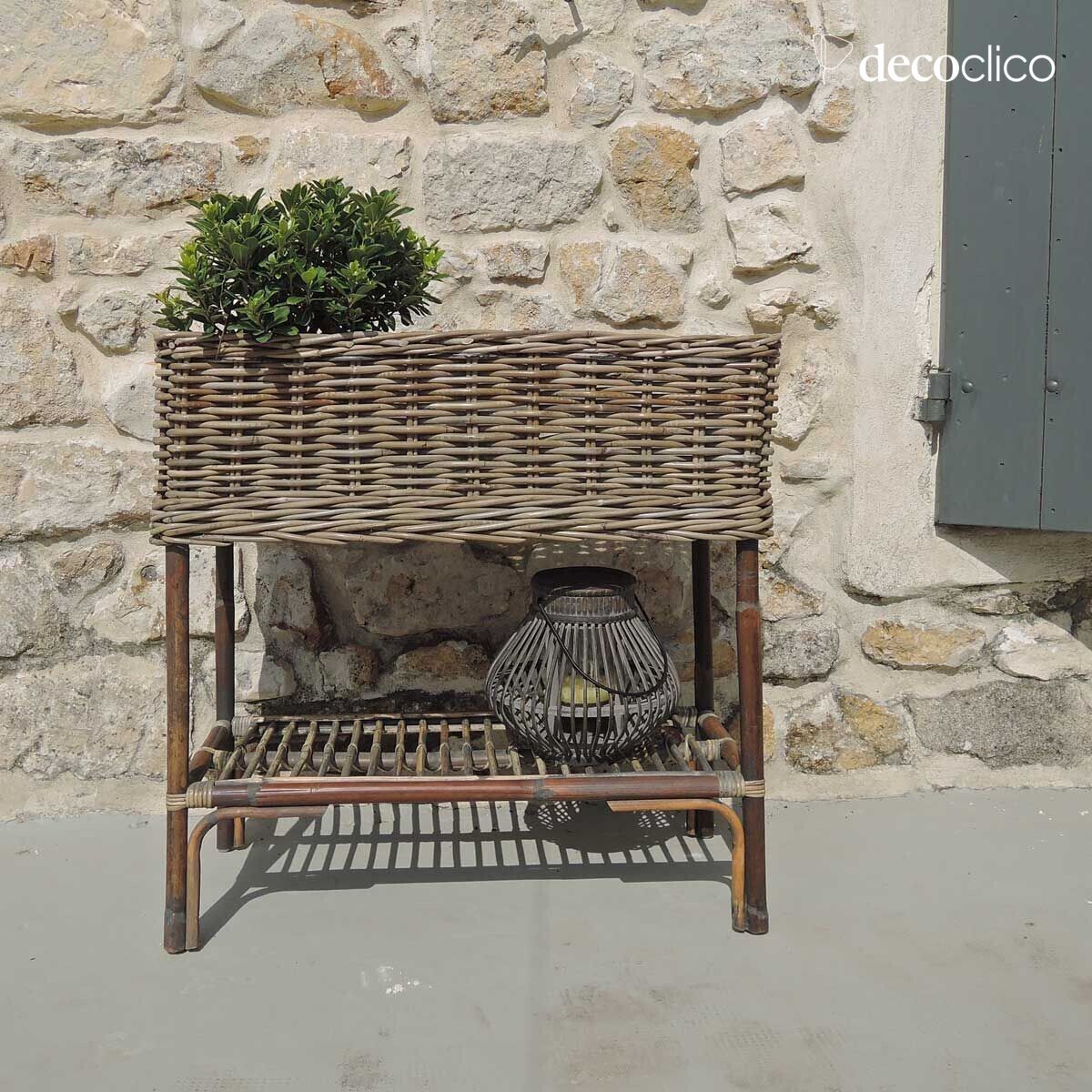 Free-standing planter in woven natural rattan
