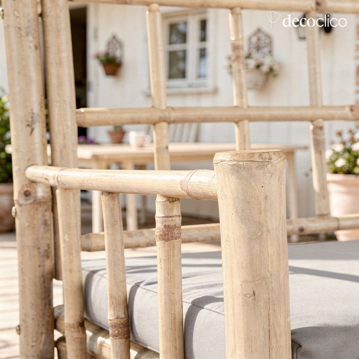 Gartenstuhl aus natürlichem Bambus mit grauem Outdoor-Kissen Taman