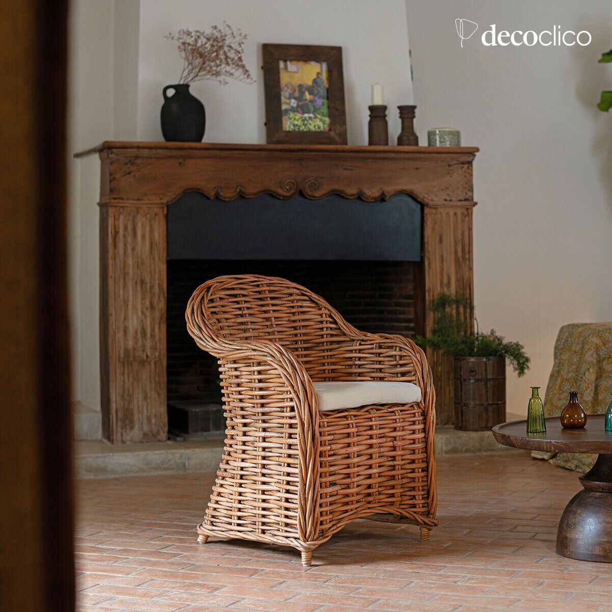 Geweven rotan fauteuil met zitkussen van visgraatstof