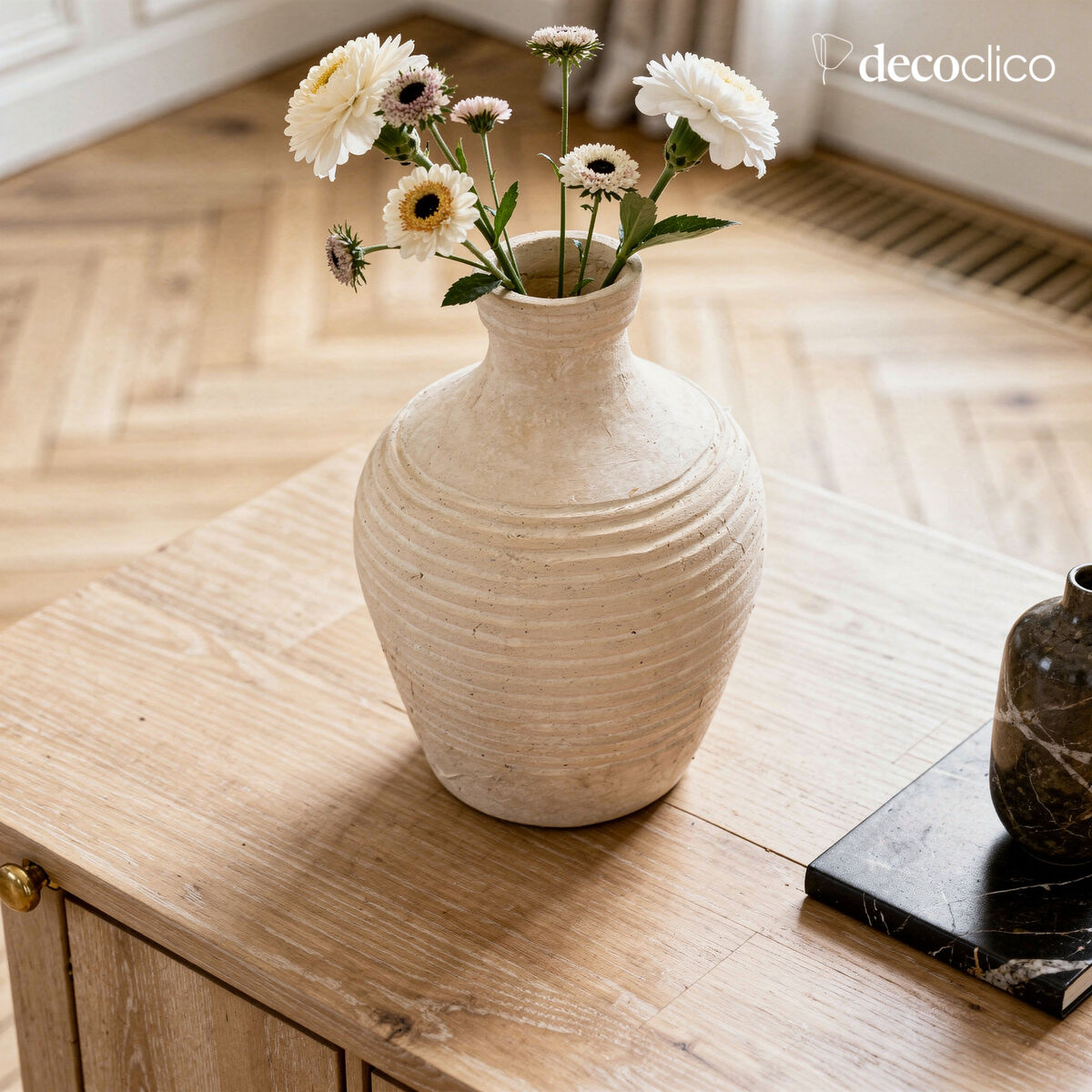 Handmade Pia decorative papier-mâché vase Pia